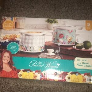 The Pioneer Woman Sweet Romance 1.5-Quart Slow Cookers, Set of 2